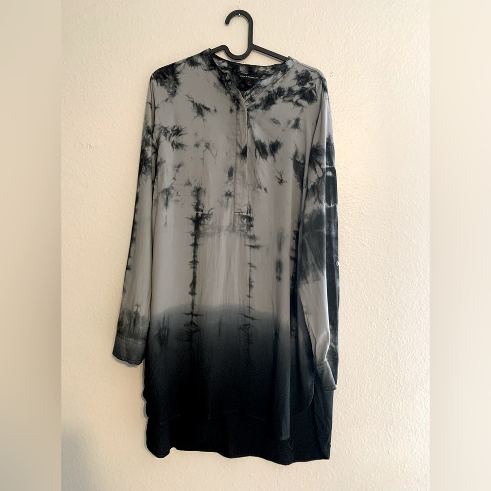 Rock & Republic Women’s Tie Dyed Black & Grey Tunic. Size M. SKU 381